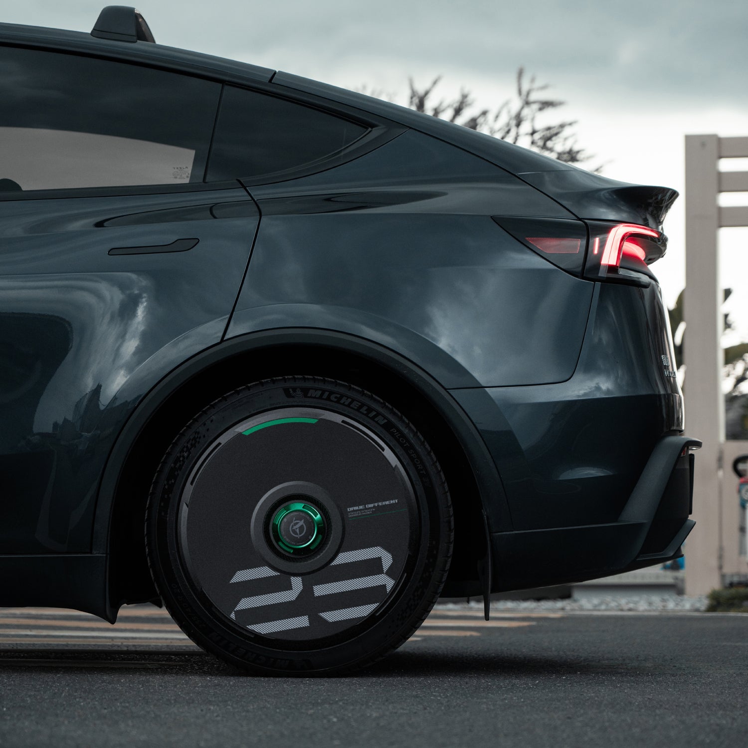 HALODISC 2 Custom Numbers - Black | Set of 4 Wheel Covers for Tesla