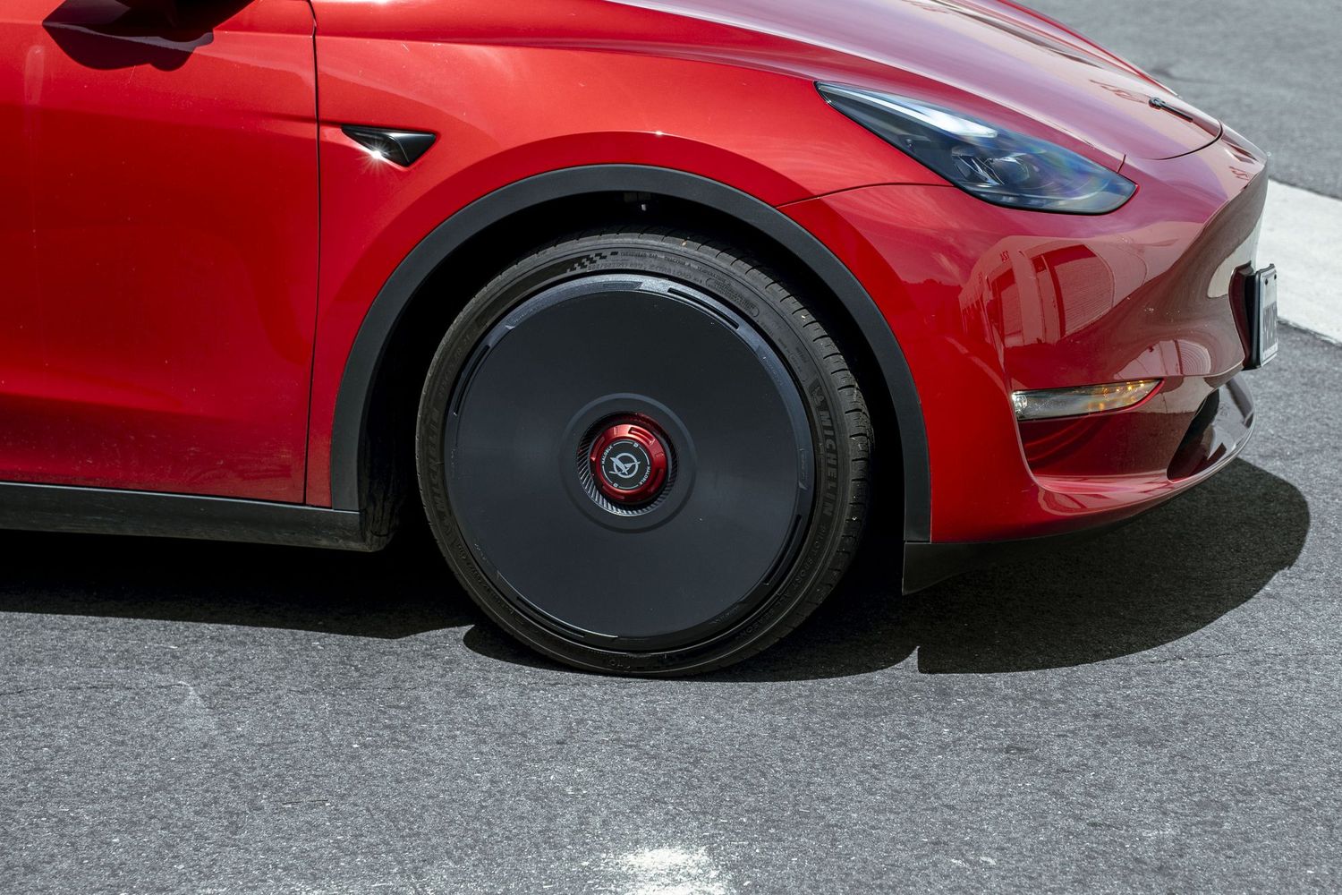 Tesla Floating Center Caps: How They Work